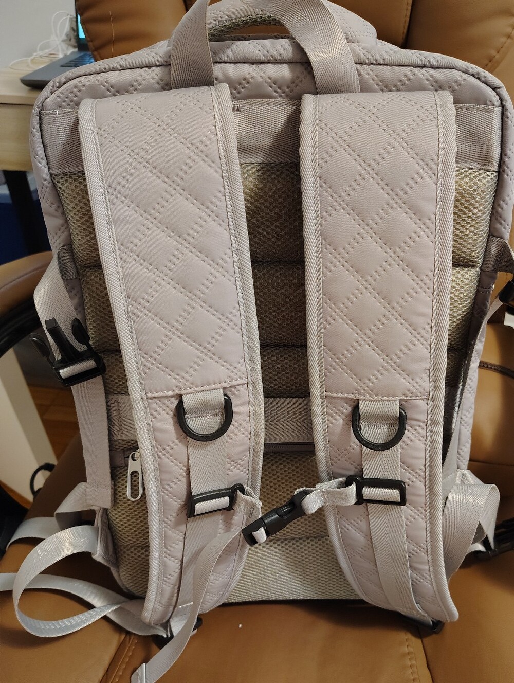 🤩 Large Gray Travel Backpack - Picture 2 of 8